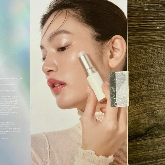 Hince Glass Skin Makeup Gift Set – Radiance Balm + Lip Glow + Pouch new sealed​ - Picture 3 of 11